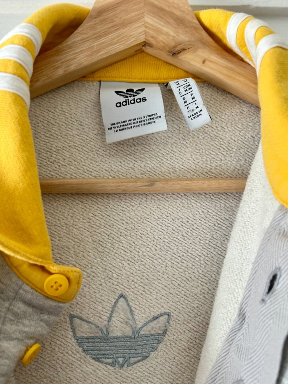Adidas Pullover with Unique Accents - Picture 7 of 7